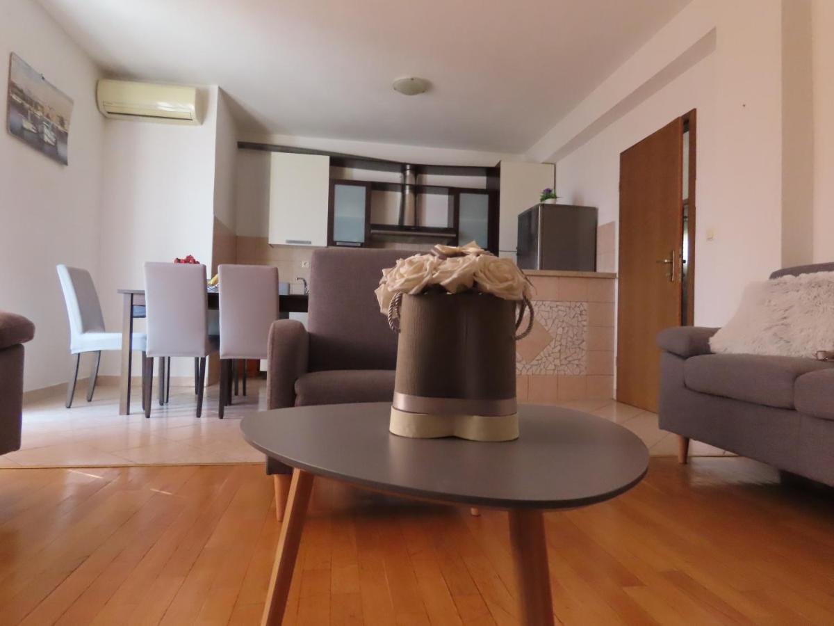Apartman Rita Lägenhet Makarska Exteriör bild