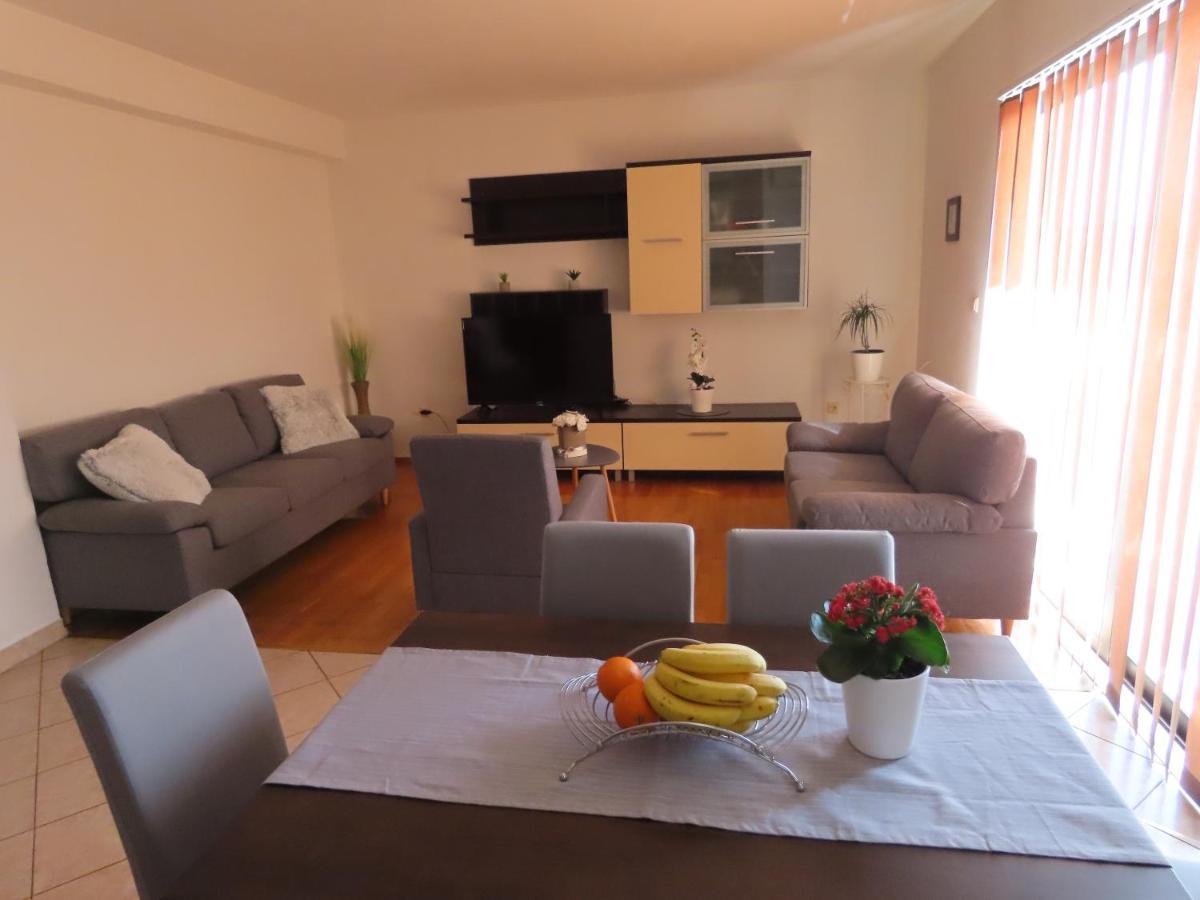 Apartman Rita Lägenhet Makarska Exteriör bild