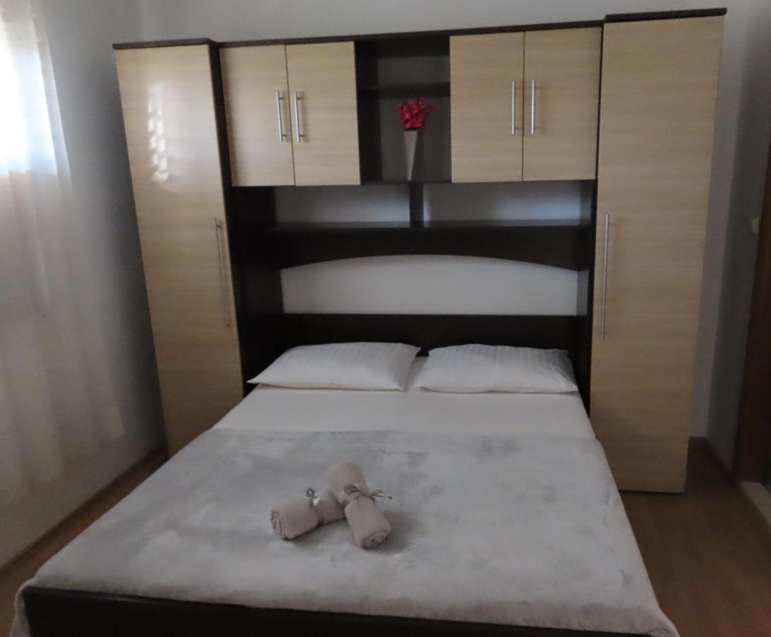 Apartman Rita Lägenhet Makarska Exteriör bild
