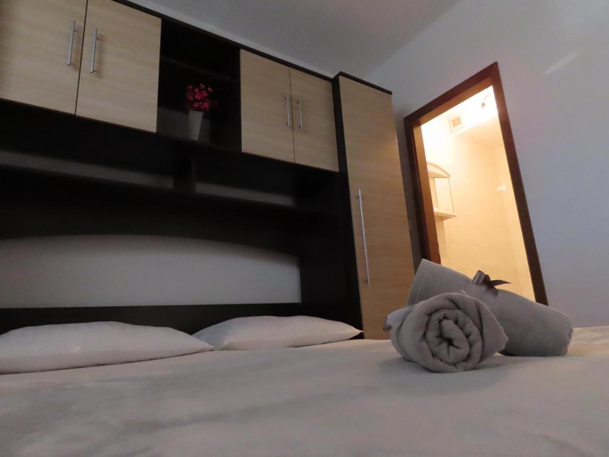 Apartman Rita Lägenhet Makarska Exteriör bild